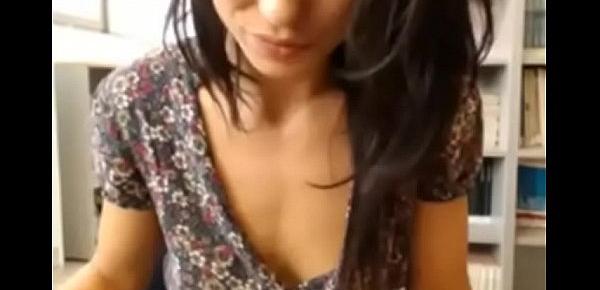  pretty webcam brunette flashed